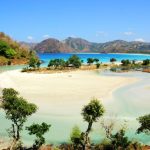 Pantai di Lombok dengan Pemandangan Eksotis