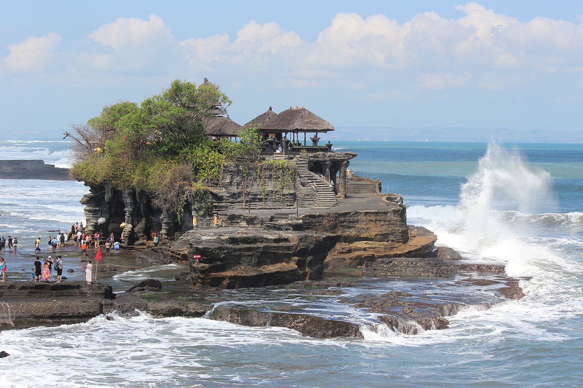 Keindahan Tanah Lot Bali Menjadi Idola Wisatawan Mancanegara