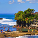 3,4 Juta Wisatawan Datang, Tanah Lot Raup Rp147 Miliar