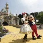 Karyawan Disneyland Ancam Mogok Kerja Akibat Gaji Rendah dan Tidak Mencukupi