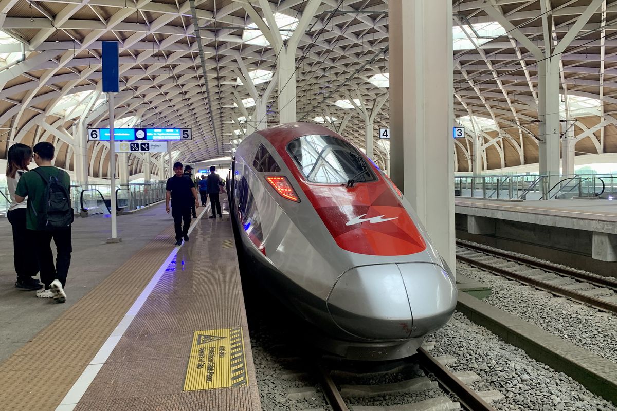 Subsidi Kereta Cepat: Apakah Pemerintah Bakal Dukung Operasional Whoosh?